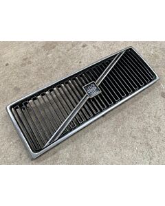 Volvo Grille 740+760 black with emblem no longer available Volvo part no 1369023