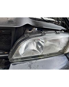 "Volvo V70 1996-2000 Left Headlight: Bright & Reliable Illumination"