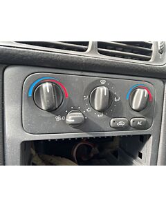 Product Name: "Volvo V70 Climate Control Panel (1996-2000)"

Short Description: "Effortlessly manage your Volvo's air conditioning with this user-friendly control panel."