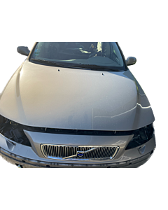 "Golden Gleam: Volvo V70 Metallic Gold Engine Hood"