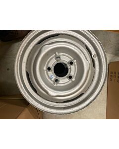 Volvo Velg staal 15x5inch 140+1. nr 684000