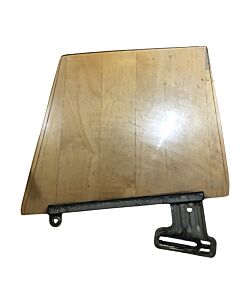 Volvo 144 145 zijruit linksvoor bestuurderszijde incl. raamdrager gebruikt onderdeel nr. 675621